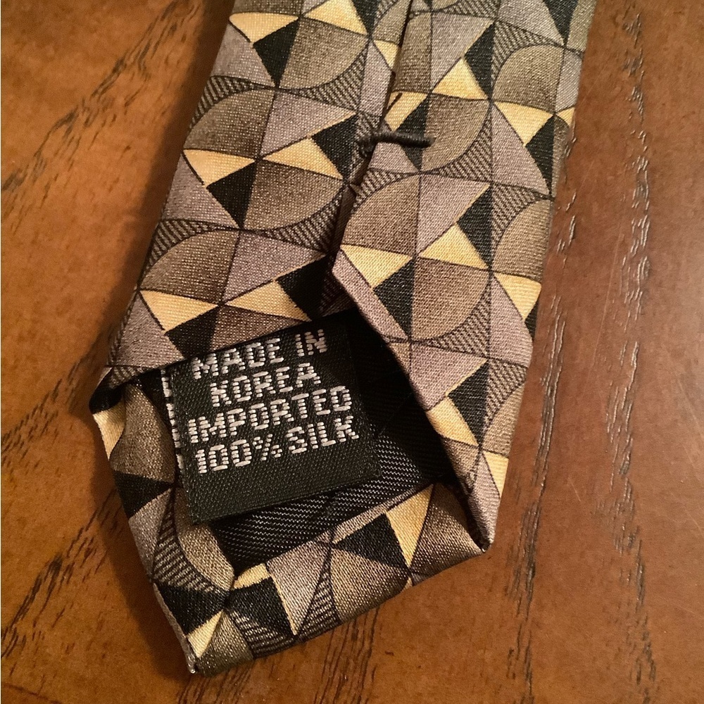 Van Heusen Silk Necktie - Picture 6 of 6
